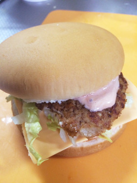 朝食に!Tomomy's チーズバーガー