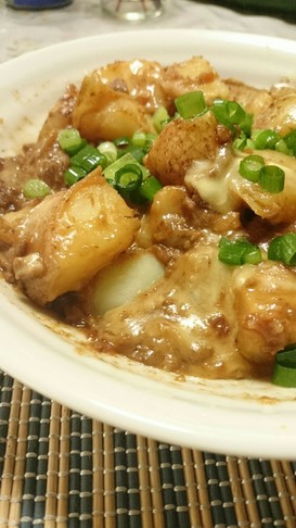 ジャガイモの肉味噌炒め(チーズのせ)