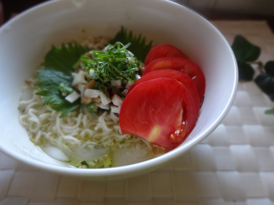 冷やしぶっかけ塩ラーメンでネバネバの画像