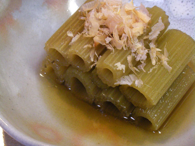 旬の山菜を味わうフキの料亭風煮物 レシピ 作り方 By 札幌在住の松島タツオ クックパッド 簡単おいしいみんなのレシピが351万品