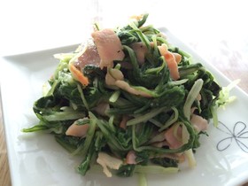 水菜大量消費♡ベーコンのにんにく醤油炒め