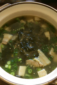 海藻と豆腐のポークスープ