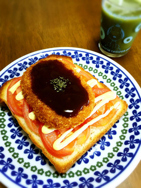 トマトでジューシー☆コロッケトースト