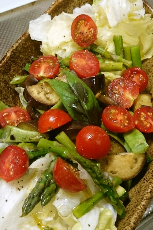夏野菜のホットサラダ。の画像
