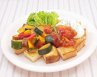 夏野菜のグリルと卵のころころトーストの画像
