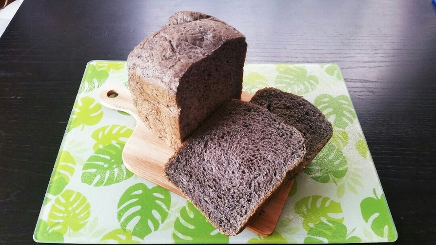 真っ黒❗濃厚❗HBで黒ごま食パンの画像