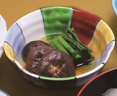 小松菜と椎茸の煮物の写真