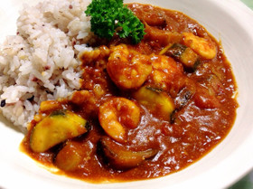 ズッキーニと海老のトマトカレー