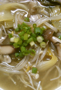 チンゲン菜　もやし　きのこの　中華スープ