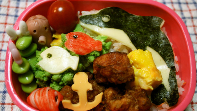 水族館遠足に イルカショーのキャラ弁 レシピ 作り方 By しゅんさや７７７ クックパッド 簡単おいしいみんなのレシピが349万品