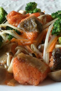 彩り豊かな生鮭と野菜の炒めもの