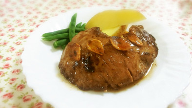 マグロほほ肉のステーキの写真