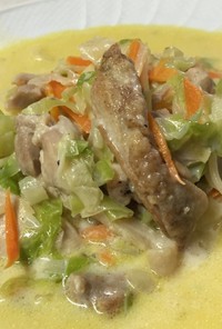 鶏肉とキャベツのカレー風味スープパスタ