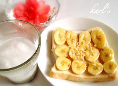 バナナアーモンドハニートースト簡単朝食の写真
