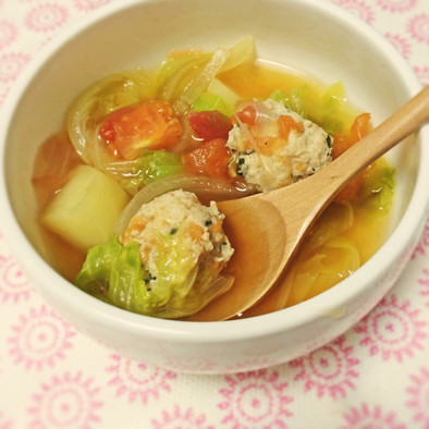 シソ香る鶏団子の野菜たっぷりスープの写真