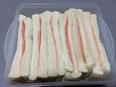 ハムのサンドイッチの写真
