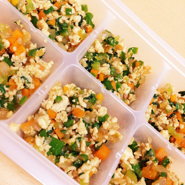 鶏野菜そぼろ 離乳食完了期 レシピ 作り方 By Yeux クックパッド