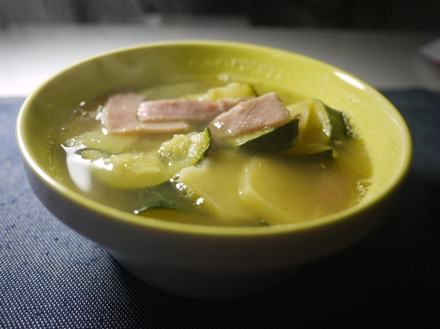 ズッキーニとボンレスハムのスープの画像