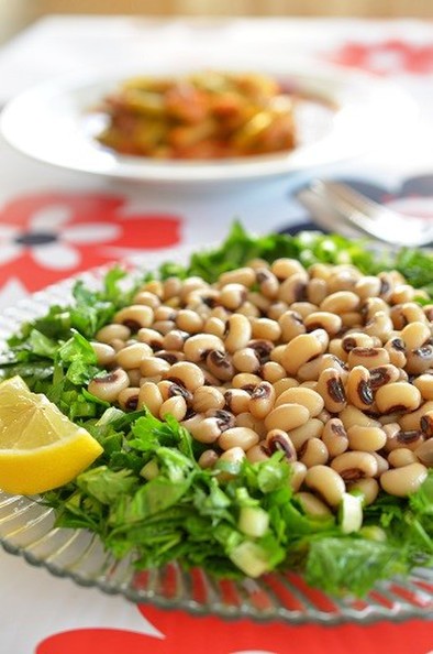 トルコ家庭料理☆パクチーと黒目豆のサラダの写真