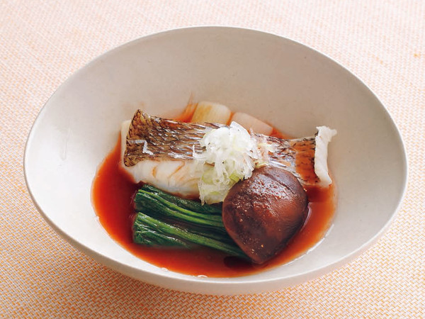 蒸し魚のトマトだれ添え