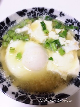 タンパク質補給♡落とし卵と崩し豆腐味噌汁