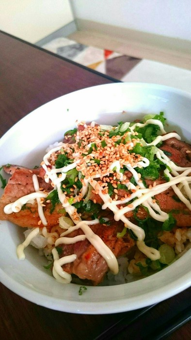 牛カルビネギマヨ丼！！の写真