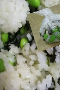 枝豆と塩昆布ご飯(おにぎり)