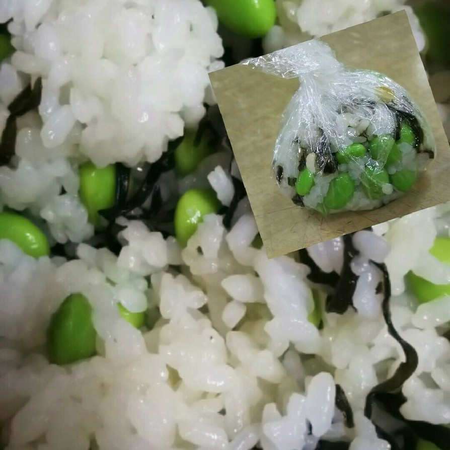 枝豆と塩昆布ご飯(おにぎり)の画像
