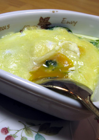 半熟卵とター菜のマヨグラタン