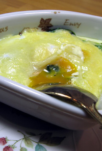 半熟卵とター菜のマヨグラタン