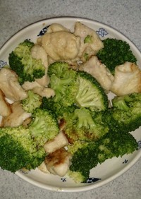 鶏胸肉とブロッコリーの温野菜サラダ