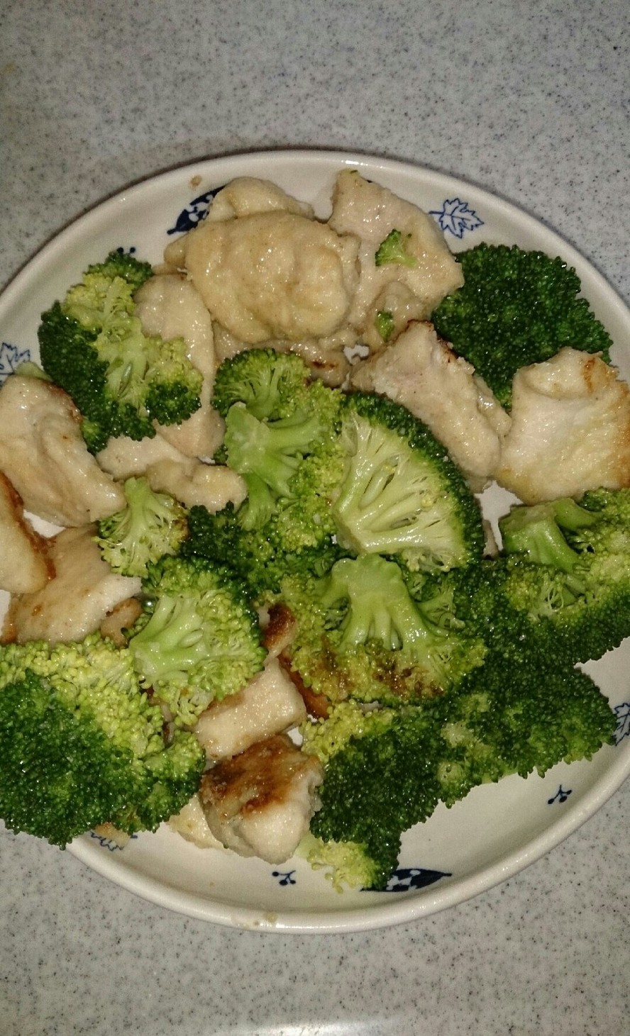 鶏胸肉とブロッコリーの温野菜サラダの画像