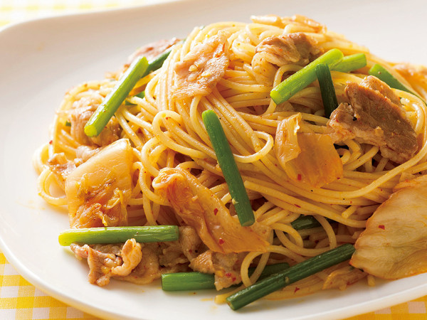 キムチとにんにくの茎のスパゲッティ