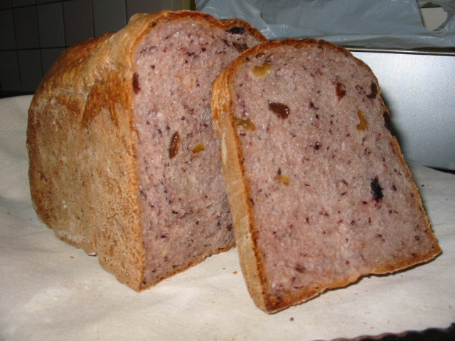 レーズン胡桃・桑の実の入った食パンの画像