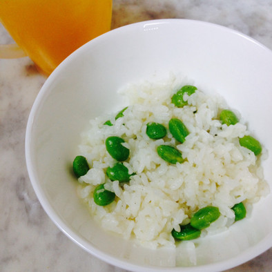 簡単！冷やご飯で枝豆ピラフ風の写真