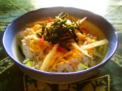 おひとりさまの胡瓜の酢の物でリメイク寿司の写真