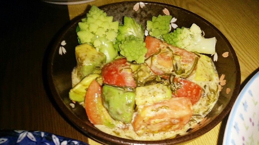トマトとアボカドのメカブサラダ☆の画像