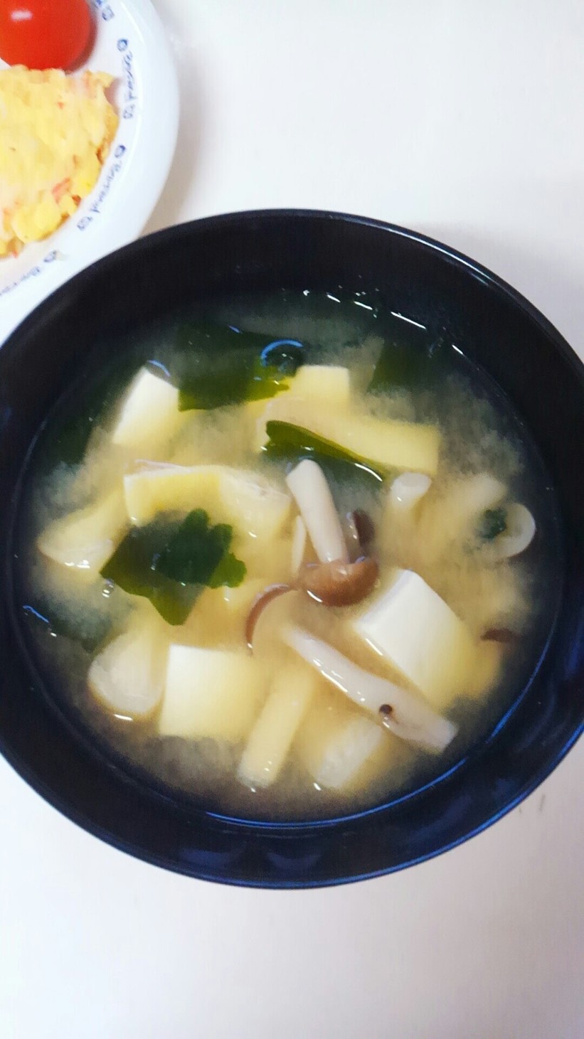 油揚げとしめじ豆腐わかめのお味噌汁 By Taako1552 クックパッド 簡単おいしいみんなのレシピが336万品
