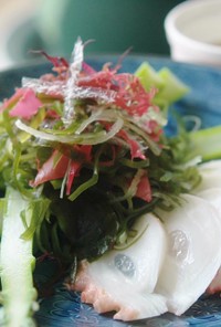 タコとアスパラの海藻サラダみそソース