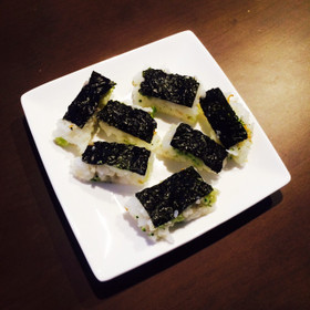 【離乳食・後期】つかみ食べ軟飯おにぎり
