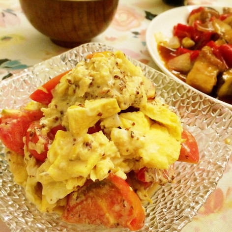 炒り卵とトマトの粒マスタードマヨ♡