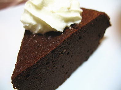 簡単！！炊飯器でおもてなしチョコケーキの写真