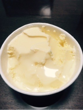 バニラアイスの食べ方の画像