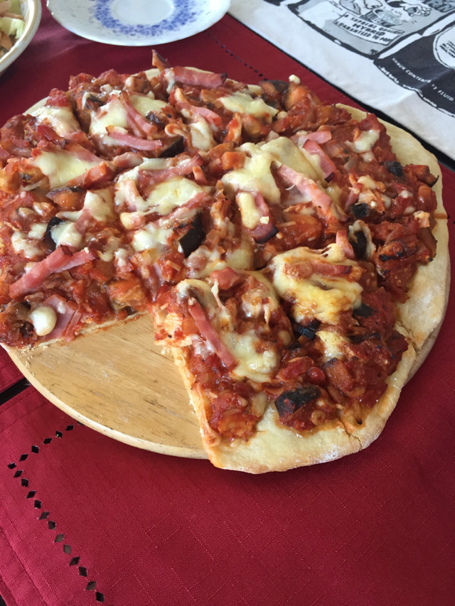 えのきとナスのトマトソースピザの画像