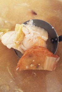 白菜と天ぷらと卵の味噌汁