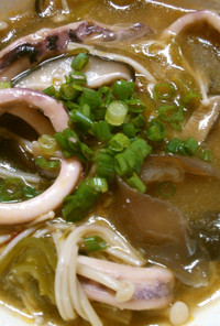 簡単！ イカと きのこのピリ辛中華スープ