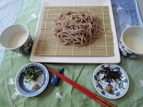 ホワイト・ソース仕立ての、ざる蕎麦