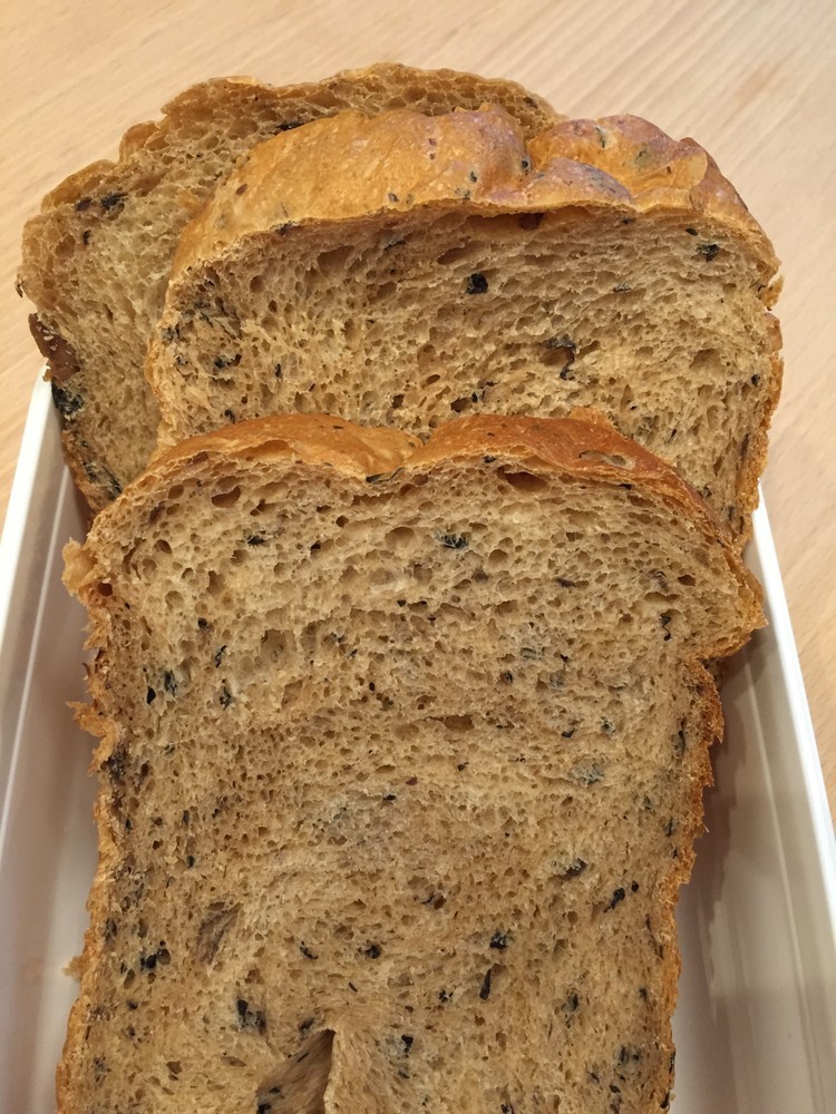 市販の黒豆で⭐️しっとり黒豆きな粉食パンの画像