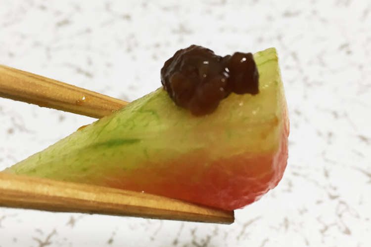 意外な組み合わせ 西瓜の皮の食べ方 レシピ 作り方 By 99tako クックパッド 簡単おいしいみんなのレシピが360万品