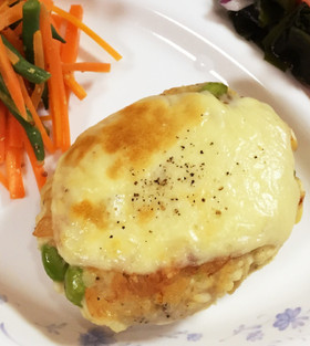 鶏ミンチとはんぺんのヘルシーハンバーグ